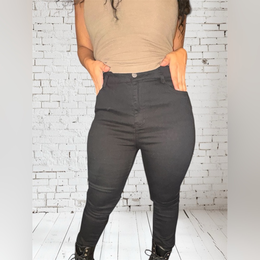 Women's Black High-Waisted Jeans